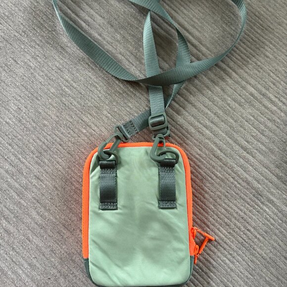 Lululemon Easy Access Crossbody - Picture 3 of 5